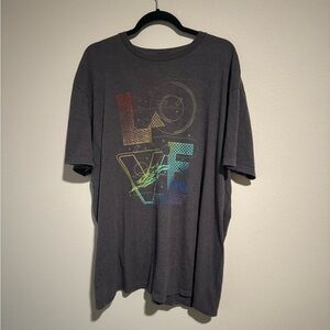 XL Sonoma “Love” graphic tee